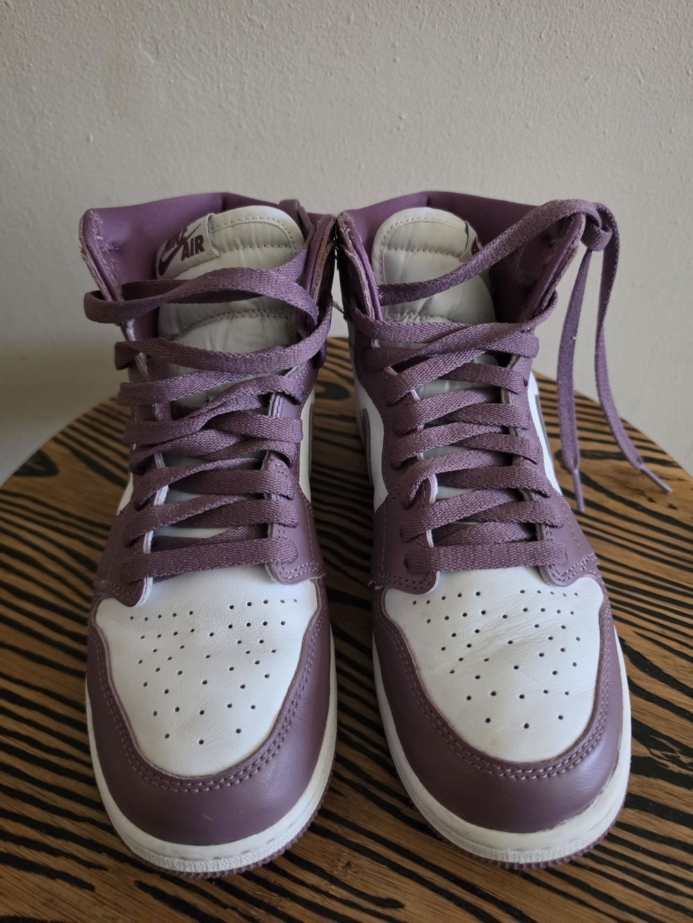 Air Jordan 1 Retro High OG "Mauve" (7Y / Women's 8.5) – Gently Used